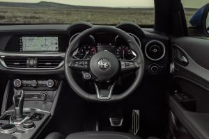 Alfa Romeo Stelvio Veloce 2020 года  (UK)